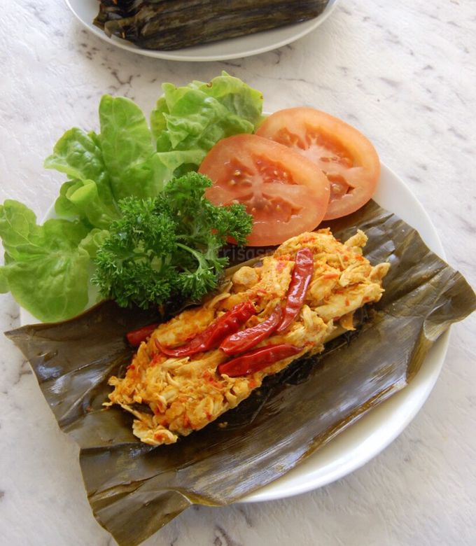 Pepes Ayam Suwir Pedas